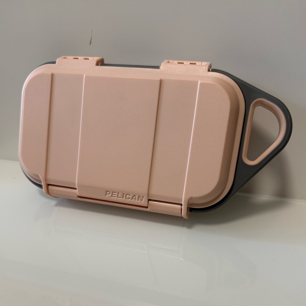 Pelican Compact Case in Blush Grey